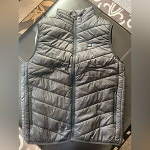 NWT (in bag) Men’s (unisex) XL heated vest, with power bank.